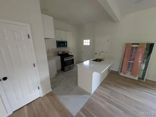 3805 Hartford ST, St Louis, MO 63116