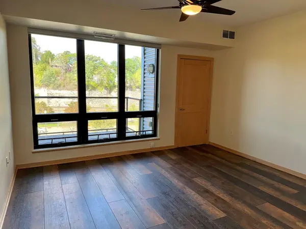 284 Spring ST #311, Saint Paul, MN 55102