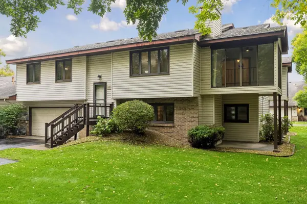8711 Goldenrod LN N, Maple Grove, MN 55369