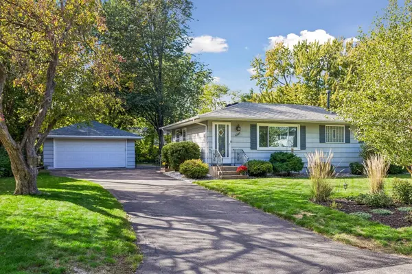 4333 Diamond DR, Eagan, MN 55122