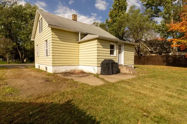 302 6th ST NW, Little Falls, MN 56345