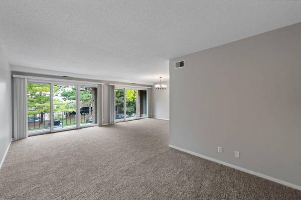6421 Colony WAY #2A, Edina, MN 55435