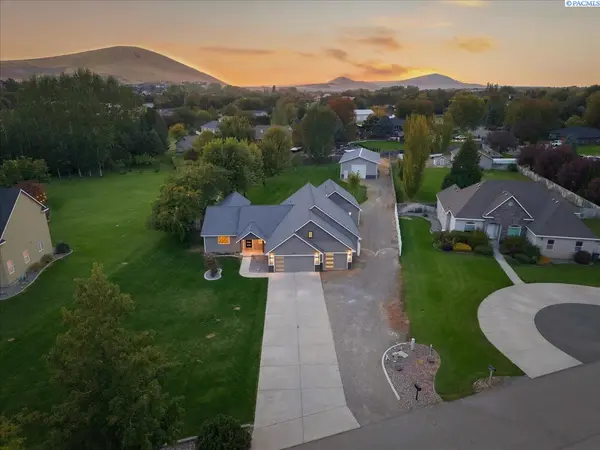 4403 Mount Daniel Court, West Richland, WA 99353