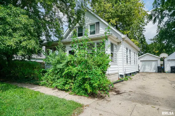 609 WALNUT ST, Washington, IL 61571