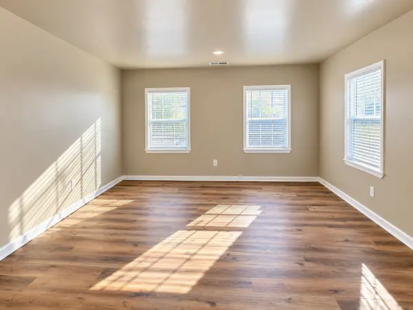 441 E Deaderick St, Jackson, TN 38301