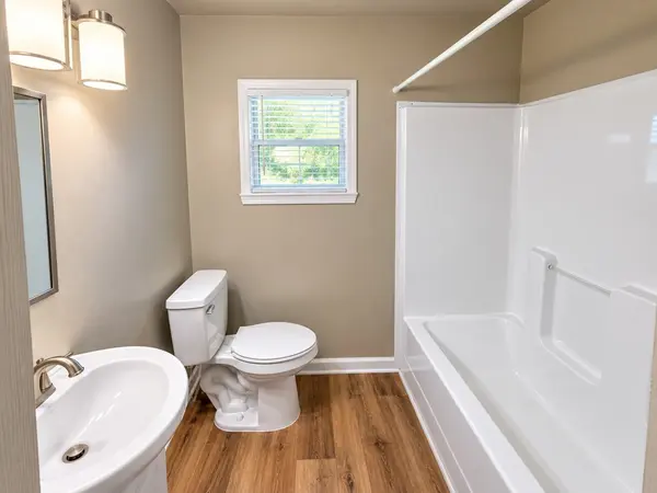 441 E Deaderick St, Jackson, TN 38301