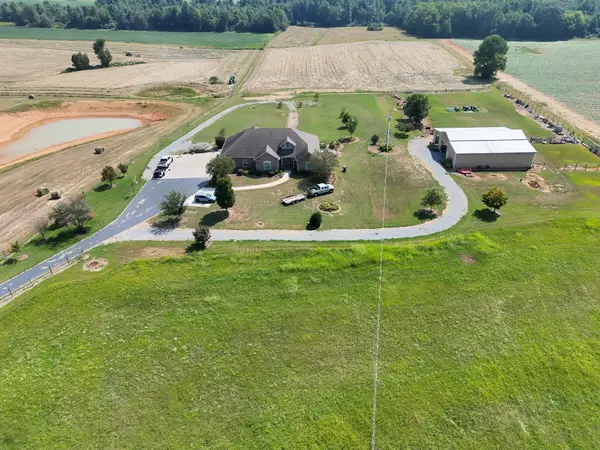 3 Old Lincoln Rd, Fayetteville, TN 37334