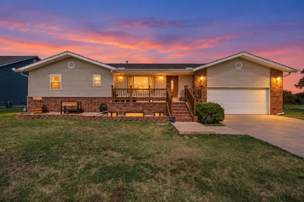 806 W Goldie St, Conway Springs, KS 67031