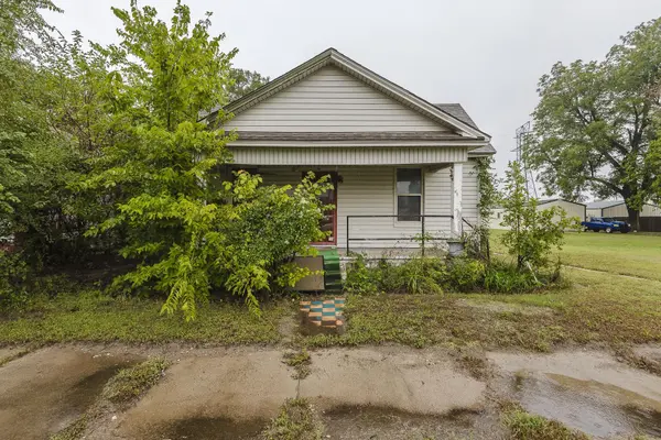 725 W 1st, Hutchinson, KS 67501