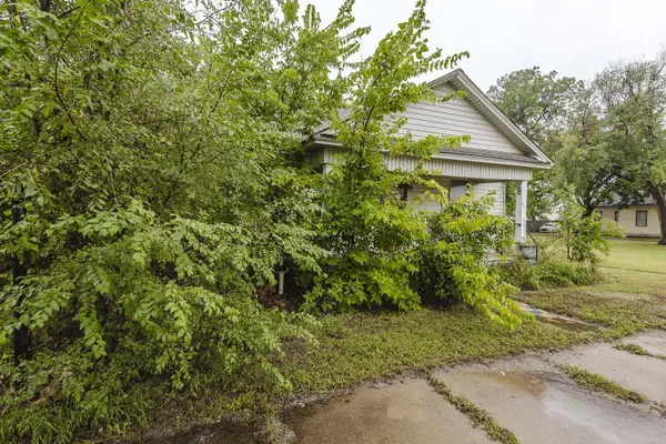 725 W 1st, Hutchinson, KS 67501