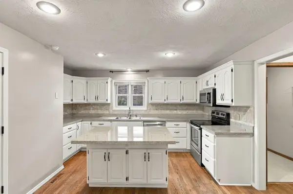817 E Gaslight DR, Springfield, MO 65810