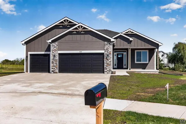 2616 SW Sherwood Park DR, Topeka, KS 66614
