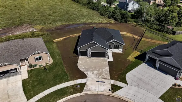 2616 SW Sherwood Park DR, Topeka, KS 66614