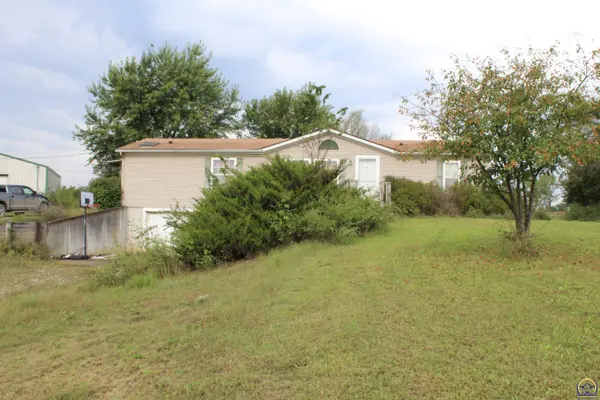 24795 S Ratner RD, Lyndon, KS 66451