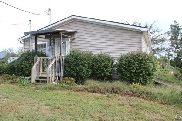24795 S Ratner RD, Lyndon, KS 66451