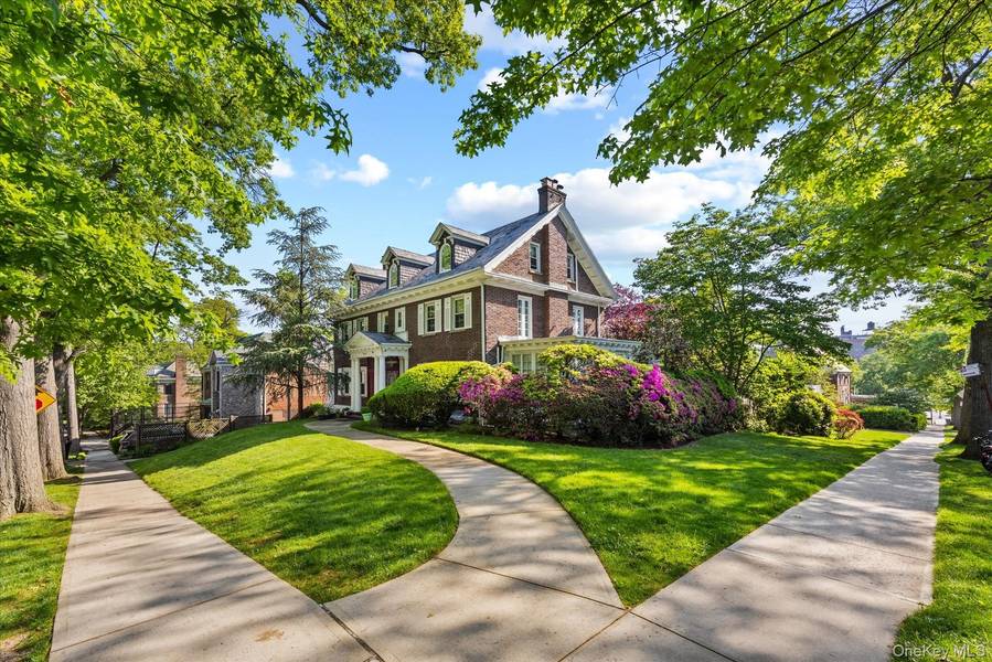 8273 Beverly RD, Kew Gardens, NY 11415