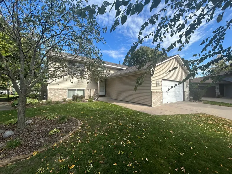 7661 Homestead CT S, Cottage Grove, MN 55016