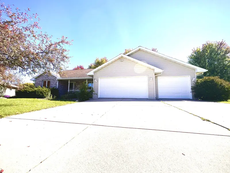 2039 MEADOW LINKS DR, New Franken, WI 54229-9788
