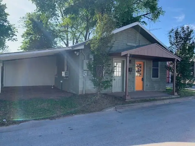 906 Haysel ST, Bastrop, TX 78602