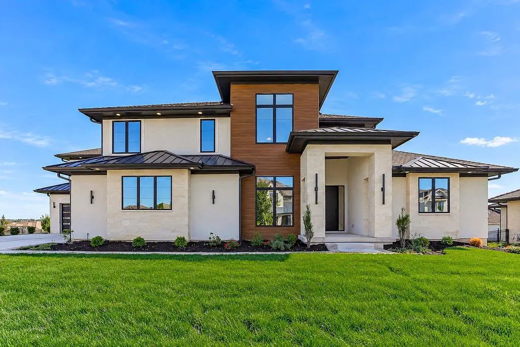 17325 Larsen ST, Overland Park, KS 66221