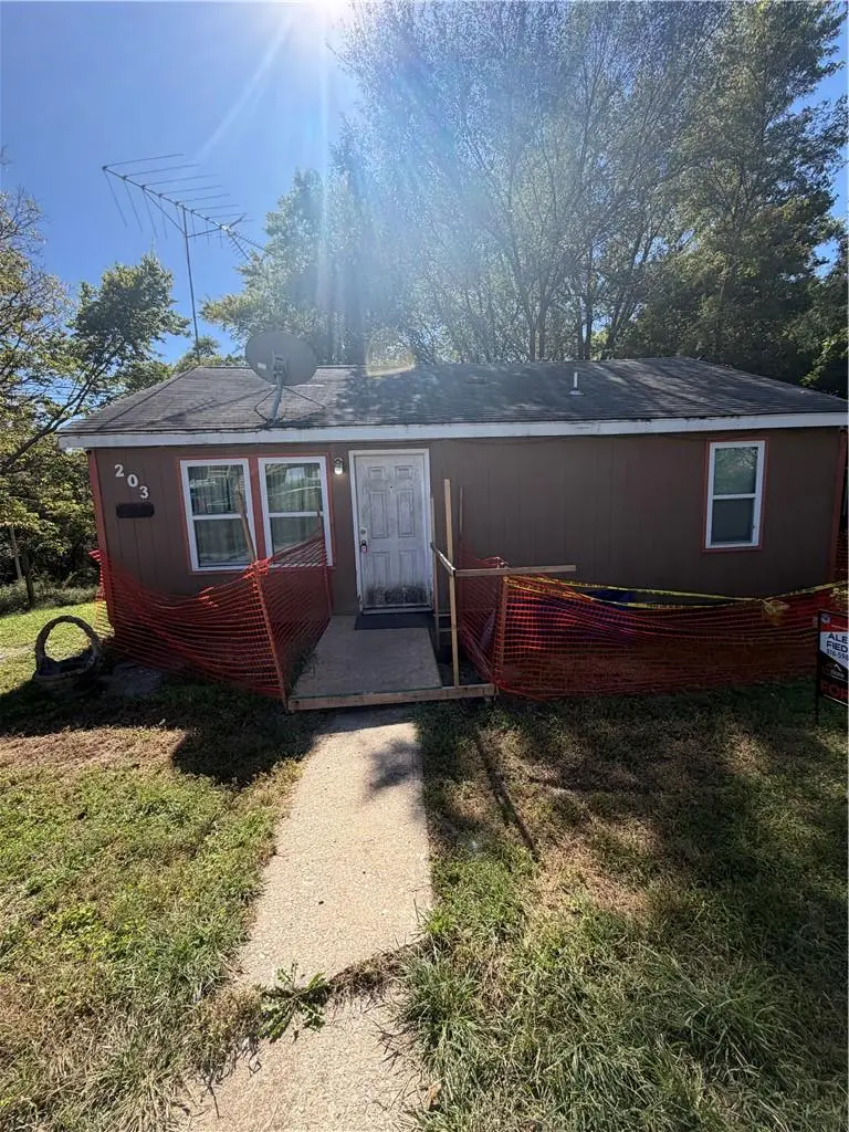 203 S 7th ST, Lexington, MO 64067