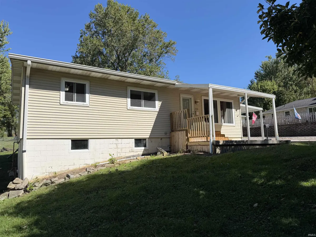 202 W Chester DR, Ellettsville, IN 47429
