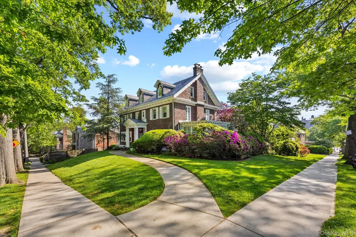 8273 Beverly RD, Kew Gardens, NY 11415