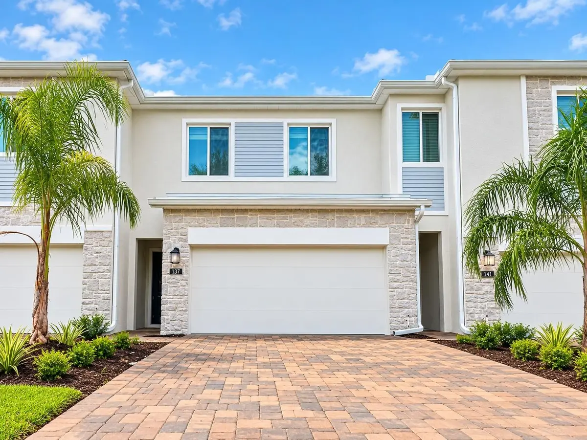 137 NINE IRON DR, Davenport, FL 33896