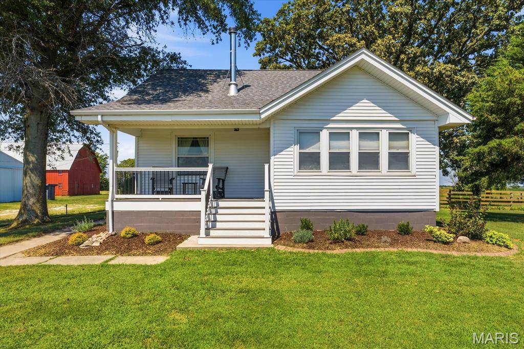 11029 Niggli RD, Alhambra, IL 62001