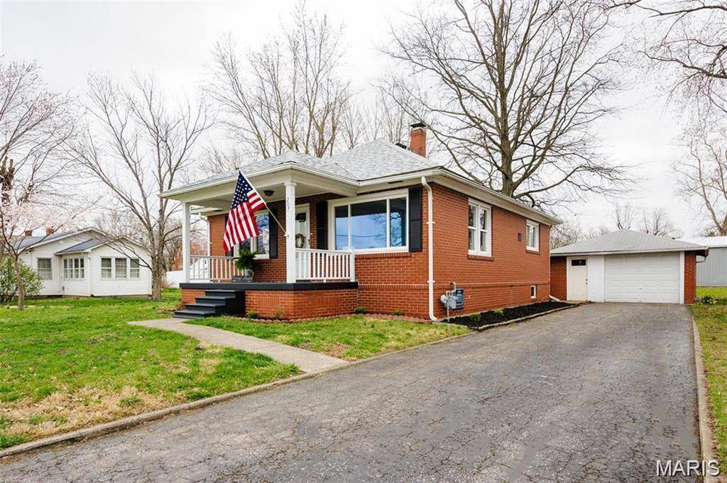 207 Olive, Brighton, IL 62012
