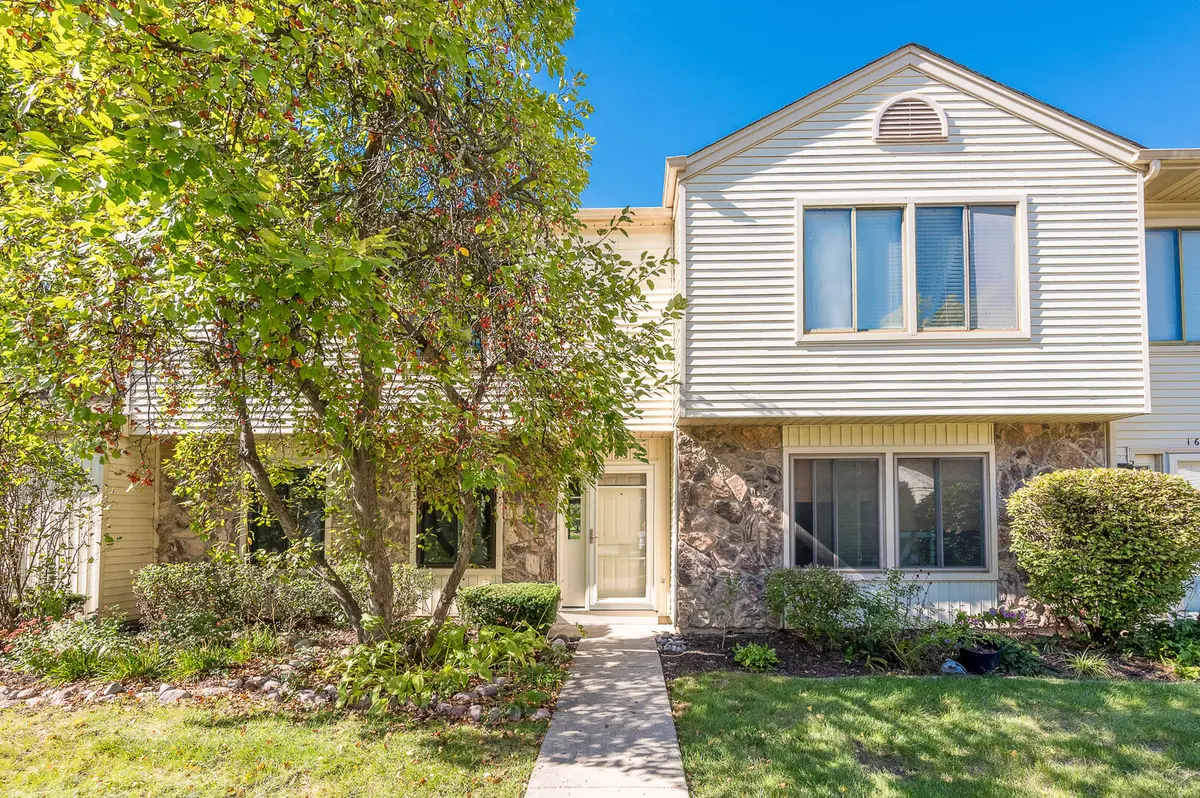 1632 Vermont DR #4-2, Elk Grove Village, IL 60007