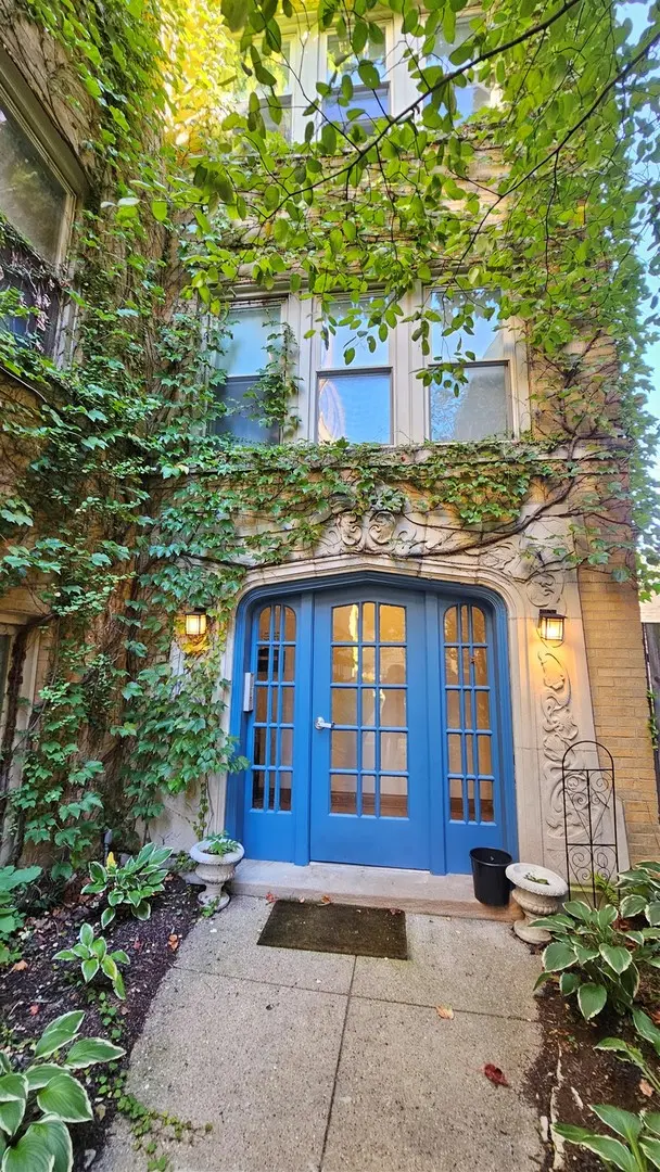 7363 N Damen AVE #303, Chicago, IL 60645