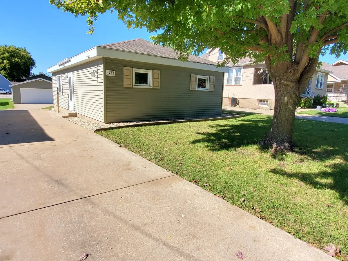 1445 Tonti ST, Lasalle, IL 61301