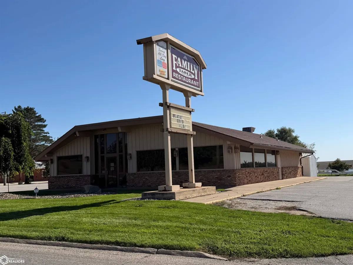1525 Radiant RD, Carroll, IA 51401