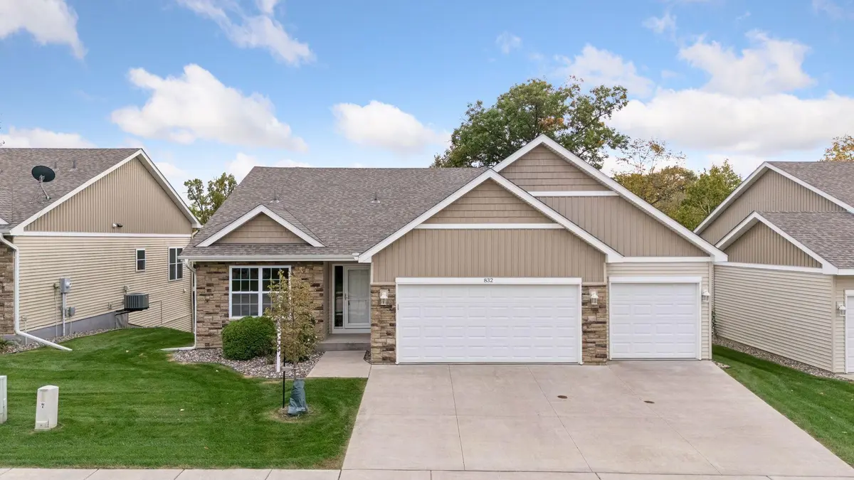832 Aurora CIR, Red Wing, MN 55066