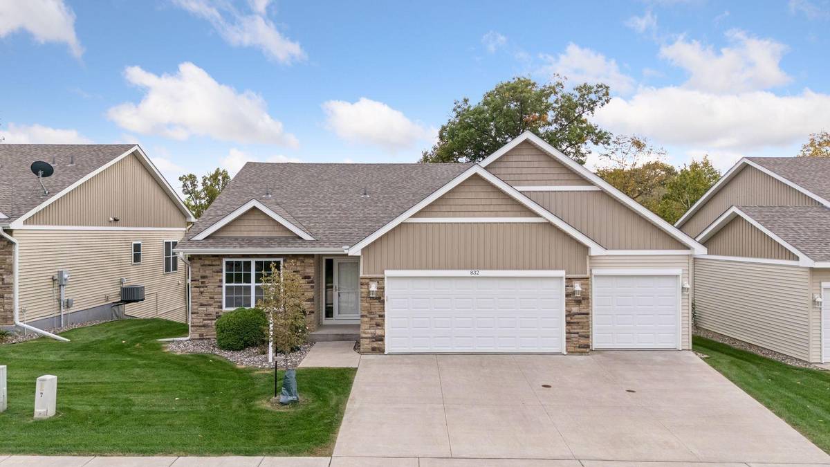 832 Aurora CIR, Red Wing, MN 55066