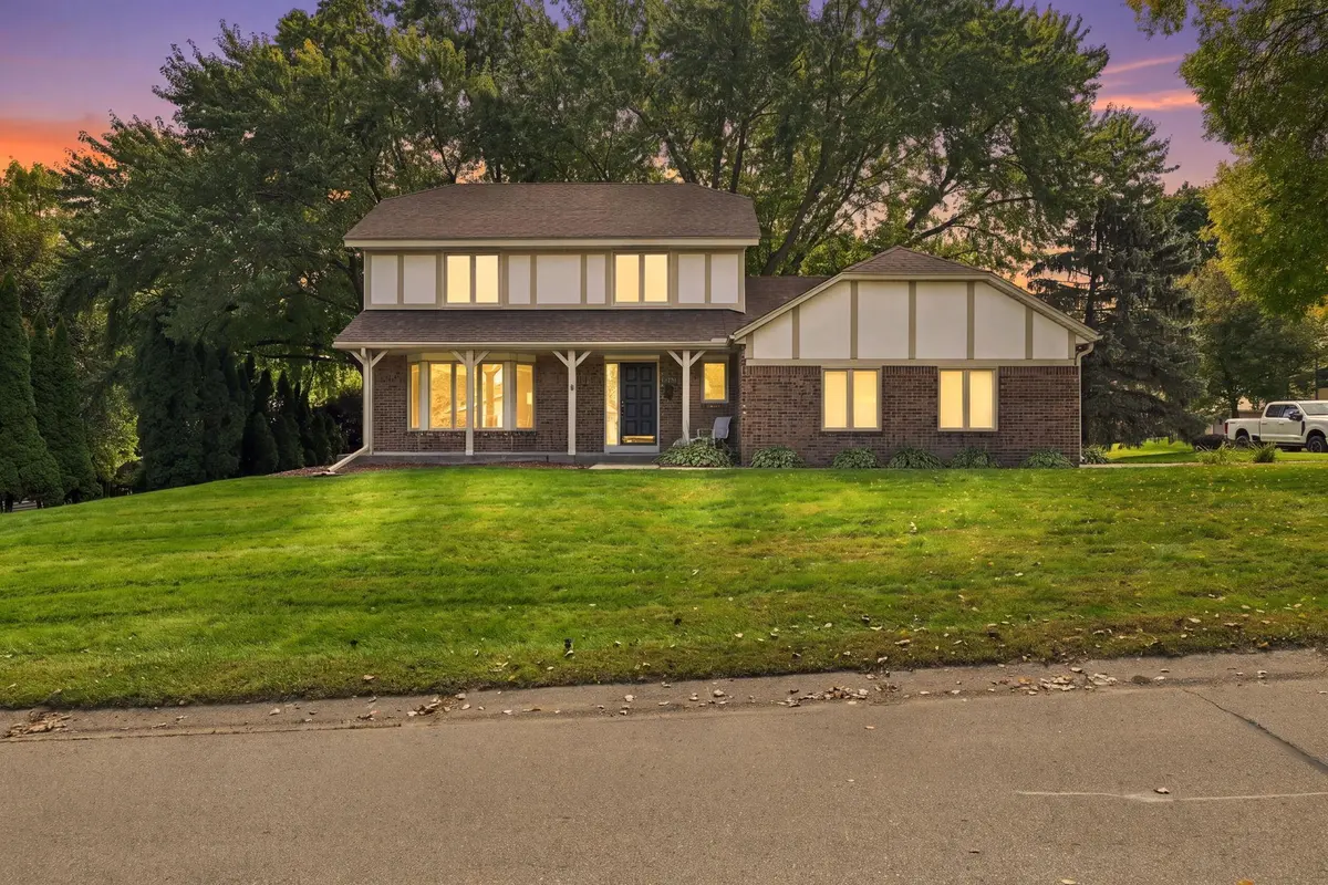 18731 Maple Leaf DR, Eden Prairie, MN 55346