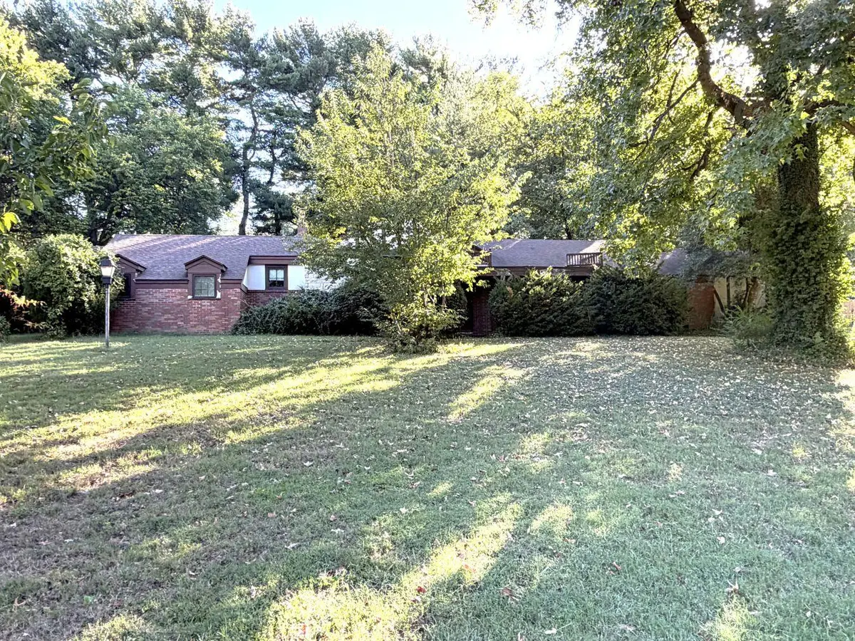 2468 S Brentwood BLVD, Springfield, MO 65804