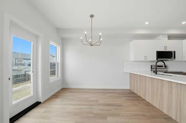 77 Pinnacle Close, Blackfalds, AB T4M 0M3