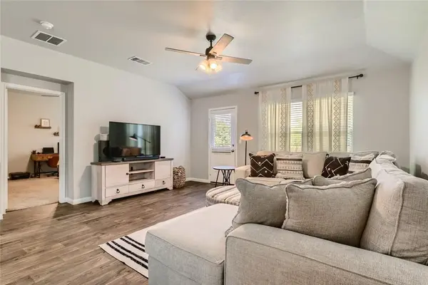 192 James Adkins DR, Kyle, TX 78640