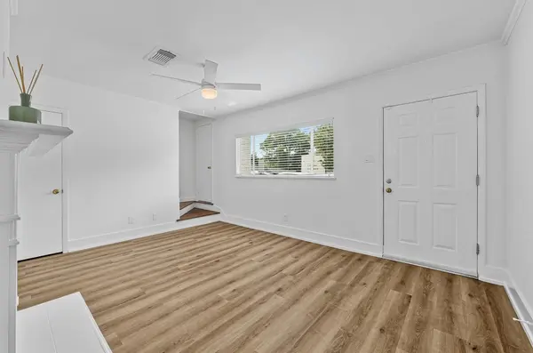 2401 Winsted LN #9, Austin, TX 78703