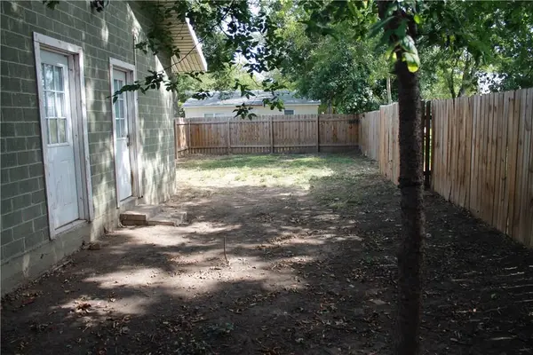 906 Haysel ST, Bastrop, TX 78602
