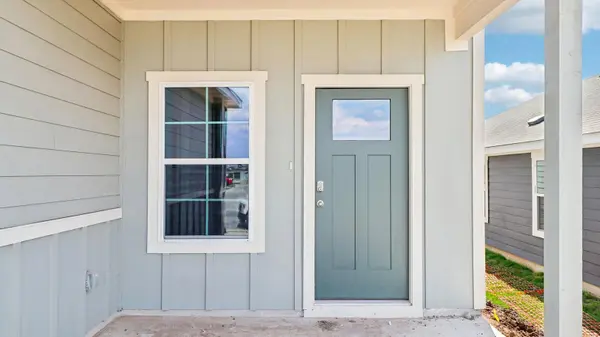 552 Gilmer LN, Buda, TX 78610