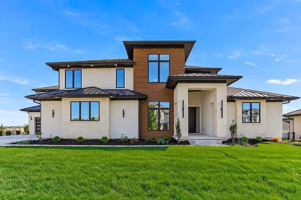 17325 Larsen ST, Overland Park, KS 66221