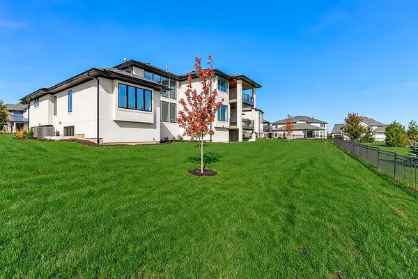 17325 Larsen ST, Overland Park, KS 66221