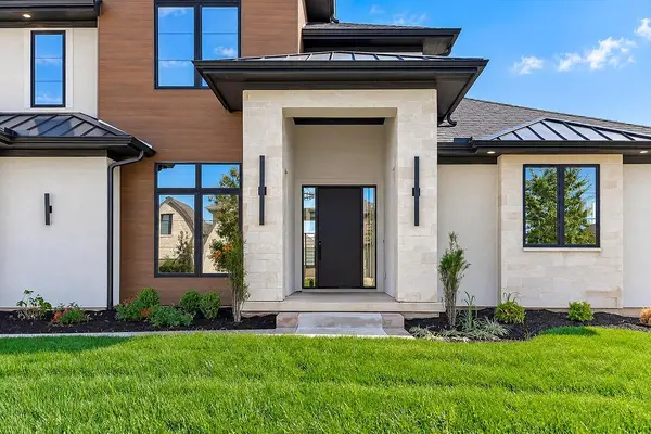17325 Larsen ST, Overland Park, KS 66221