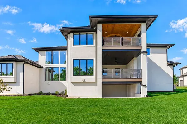 17325 Larsen ST, Overland Park, KS 66221
