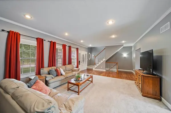 917 Paw Paw LN, Liberty, MO 64068