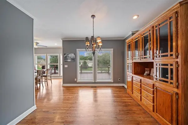 917 Paw Paw LN, Liberty, MO 64068