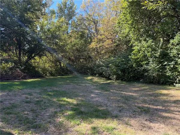 Birchwood CT, Raymore, MO 64083